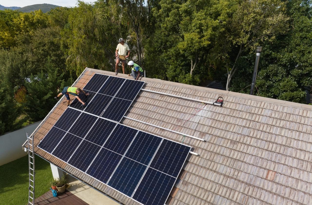 Как да Изберете Правилния Инвертор за Вашата Соларна Система