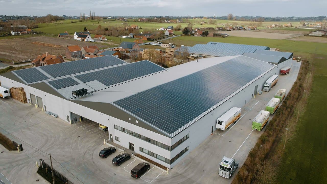 Слънчеви панели произвеждат чиста енергия