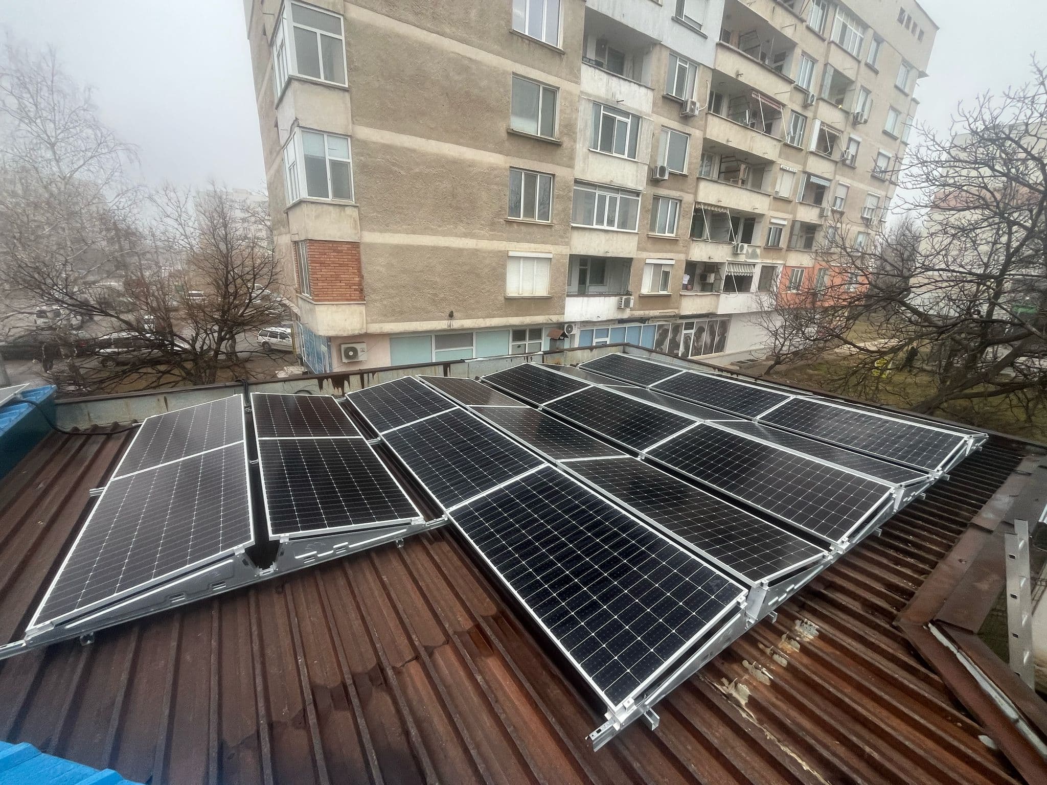 Автономна соларна система с батерии